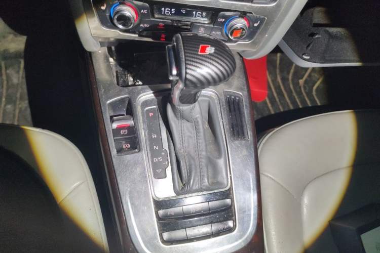 Used Audi A4L 2015 35 TFSI Millionth Anniversary Comfort Edition Gear Lever
