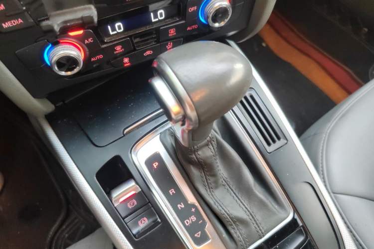 Used Audi A4L 2015 35 TFSI Automatic Standard Model Gear Lever