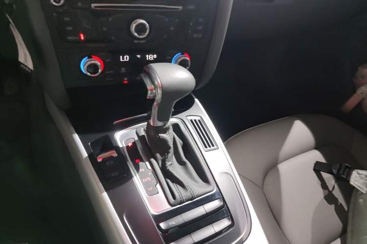 Used Audi A4L 2015 35 TFSI Automatic Standard Model Gear Lever