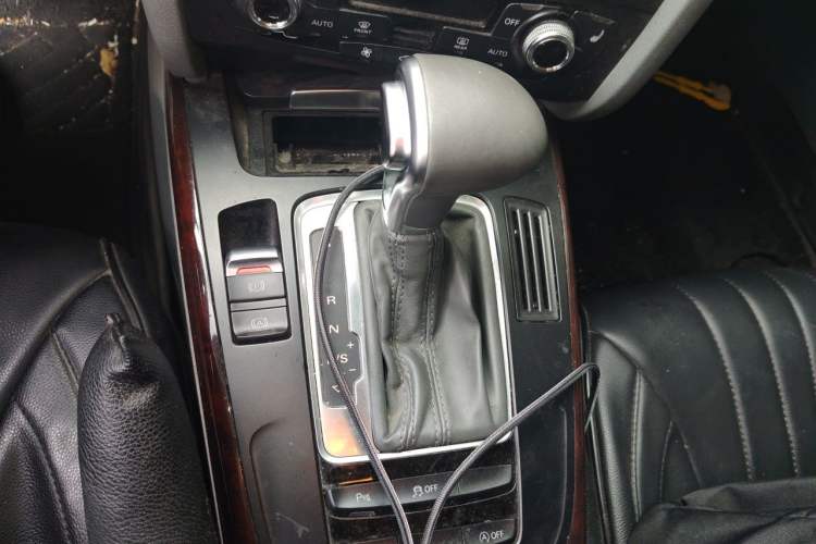 Used Audi A4L 2015 35 TFSI Automatic Comfort Model Gear Lever