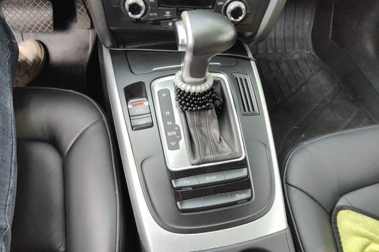Used Audi A4L 2015 35 TFSI Automatic Standard Model Gear Lever