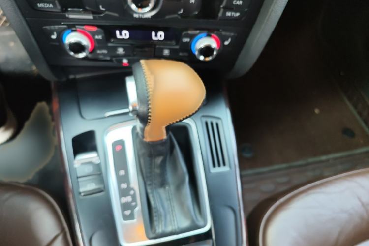 Used Audi A4L 2015 35 TFSI Automatic Comfort Model Gear Lever