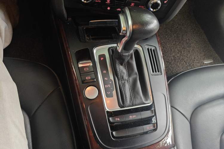 Used Audi A4L 2015 35 TFSI Automatic Comfort Model Gear Lever