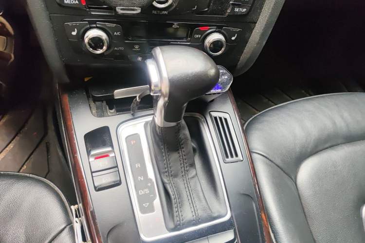 Used Audi A4L 2015 35 TFSI Automatic Comfort Model Gear Lever