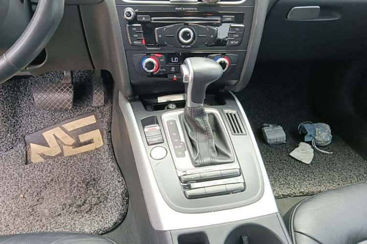 Used Audi A4L 2015 35 TFSI Automatic Standard Model Gear Lever