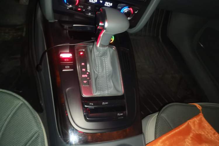 Used Audi A4L 2015 35 TFSI Automatic Comfort Model Gear Lever