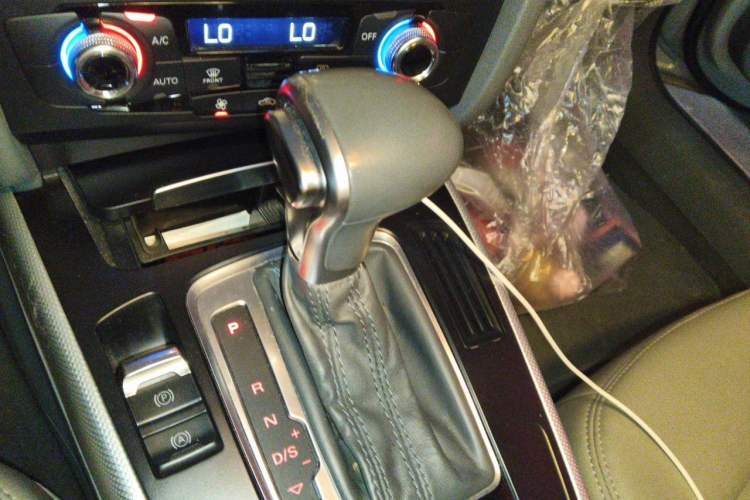 Used Audi A4L 2015 35 TFSI Automatic Standard Model Gear Lever