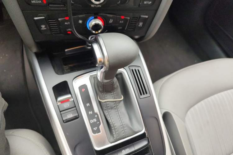 Used Audi A4L 2015 35 TFSI Automatic Standard Model Gear Lever