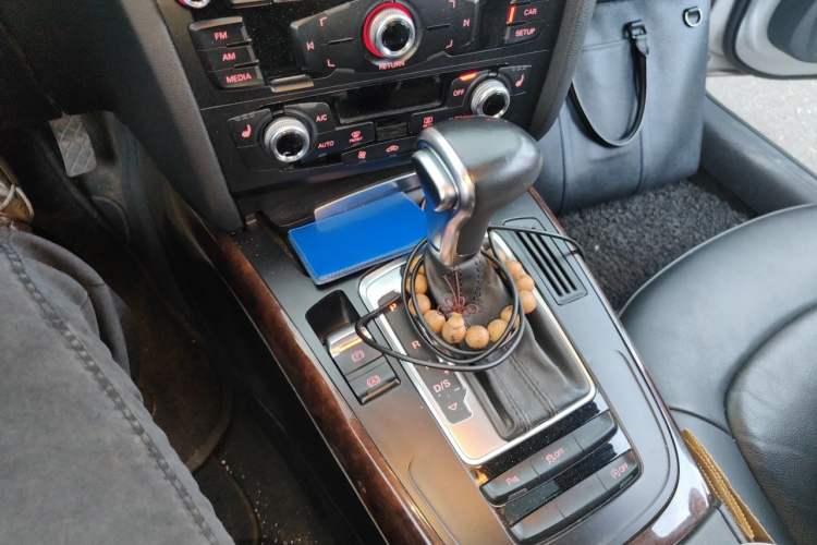Used Audi A4L 2015 35 TFSI Automatic Comfort Model Gear Lever
