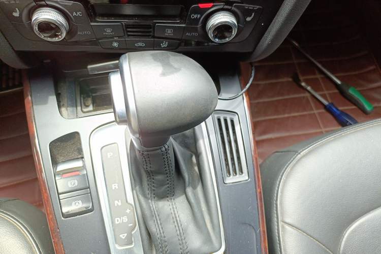 Used Audi A4L 2015 35 TFSI Automatic Comfort Model Gear Lever