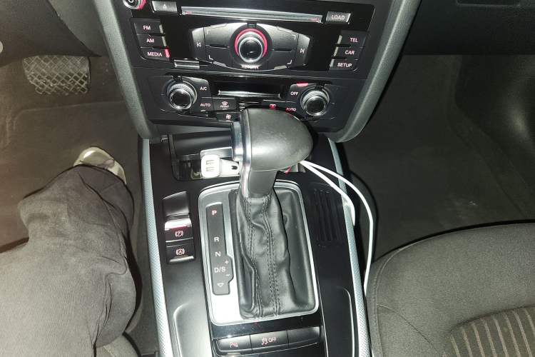 Used Audi A4L 2015 35 TFSI Automatic Standard Model Gear Lever