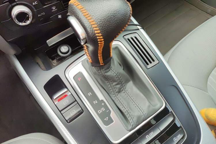 Used Audi A4L 2015 35 TFSI Automatic Standard Model Gear Lever