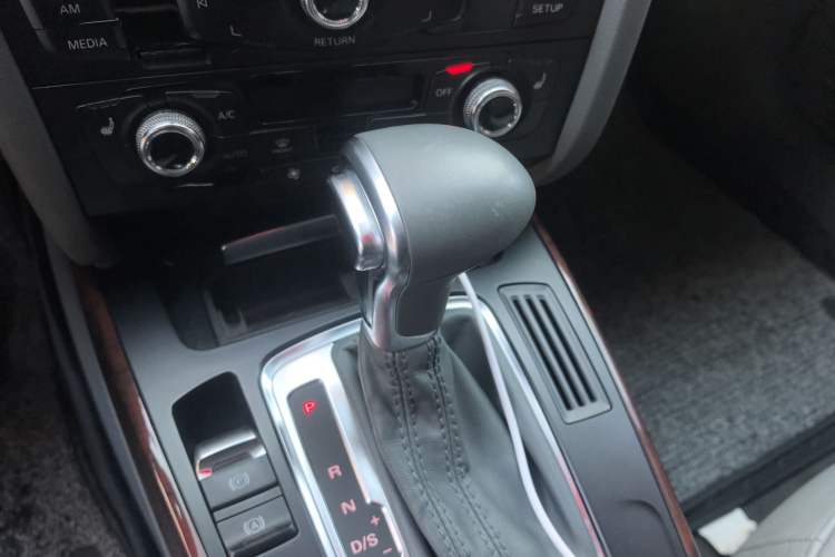 Used Audi A4L 2015 35 TFSI Automatic Comfort Model Gear Lever