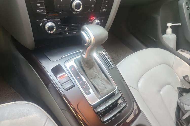 Used Audi A4L 2015 35 TFSI Automatic Comfort Model Gear Lever