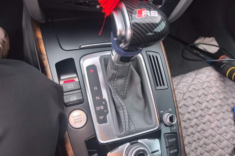 Used Audi A4L 2015 35 TFSI Automatic Technology Model Gear Lever