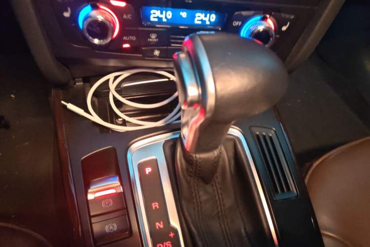 Used Audi A4L 2015 35 TFSI Automatic Comfort Model Gear Lever