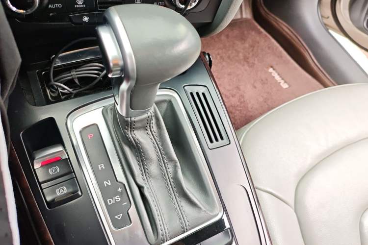 Used Audi A4L 2015 35 TFSI Automatic Comfort Model Gear Lever