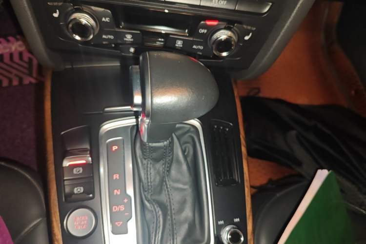 Used Audi A4L 2015 35 TFSI Automatic Technology Model Gear Lever