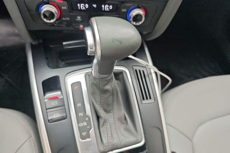 Used Audi A4L 2015 35 TFSI Automatic Standard Model Gear Lever