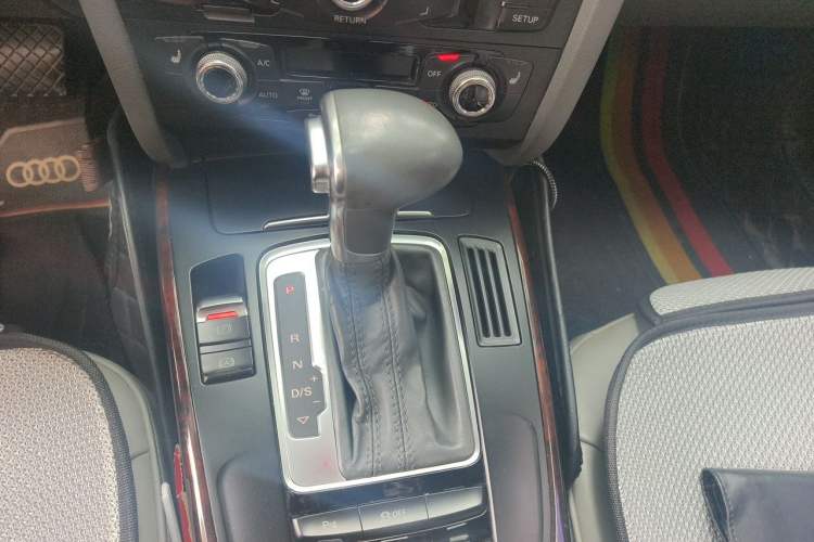 Used Audi A4L 2015 35 TFSI Automatic Comfort Model Gear Lever