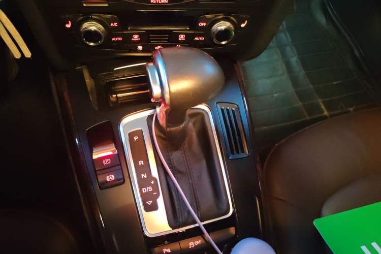 Used Audi A4L 2015 35 TFSI Automatic Comfort Model Gear Lever