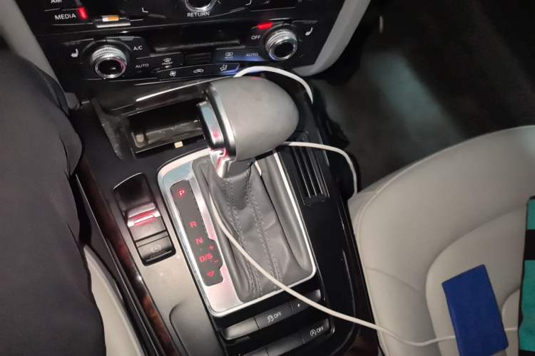 Used Audi A4L 2015 35 TFSI Automatic Comfort Model Gear Lever