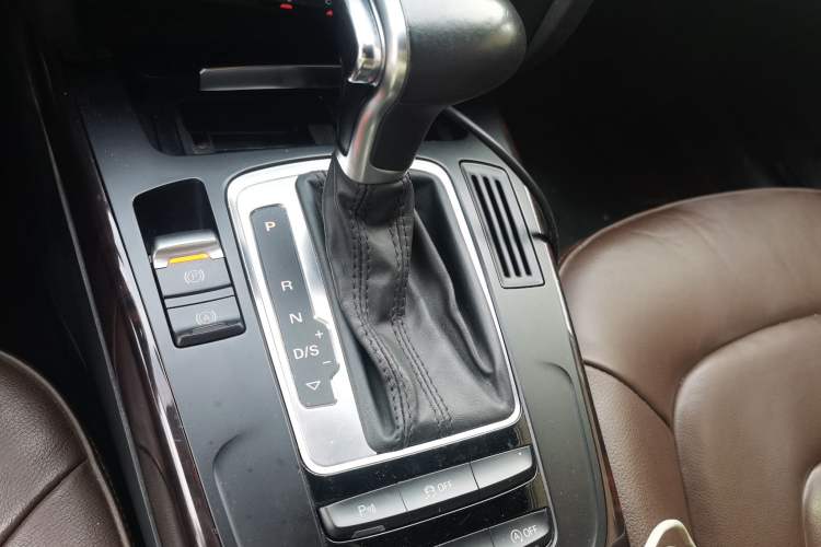 Used Audi A4L 2015 35 TFSI Automatic Comfort Model Gear Lever