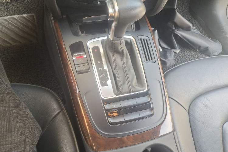 Used Audi A4L 2015 35 TFSI Automatic Comfort Model Gear Lever
