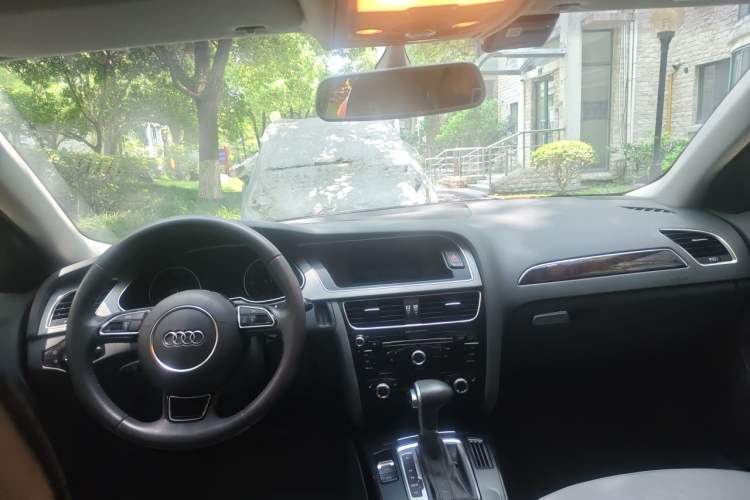 Used Audi A4L 2015 35 TFSI Automatic Comfort Model Headliner