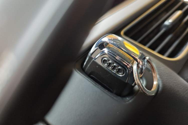 Used Audi A4L 2015 35 TFSI Automatic Comfort Model Interior 1