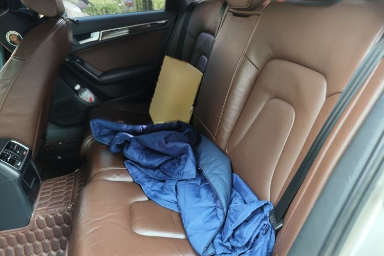 Used Audi A4L 2015 35 TFSI Automatic Comfort Model Interior 4