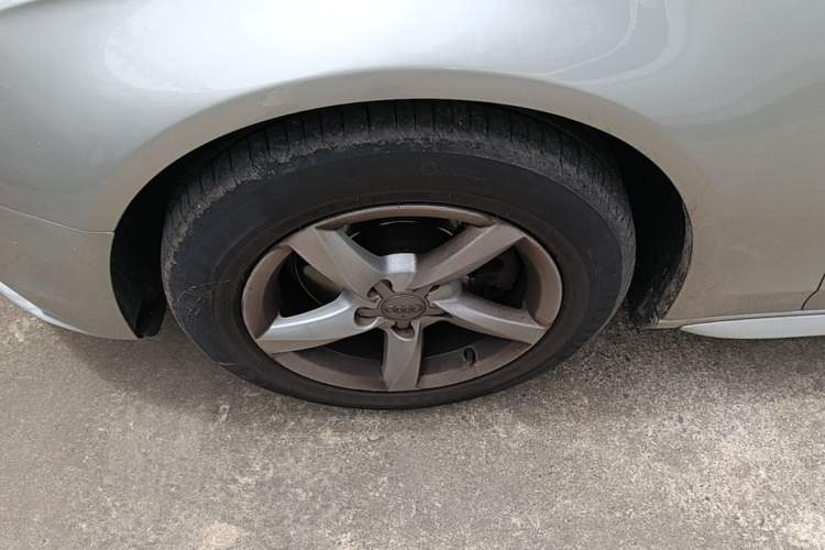 Used Audi A4L 2015 35 TFSI Automatic Standard Model Left Front Wheel Hub