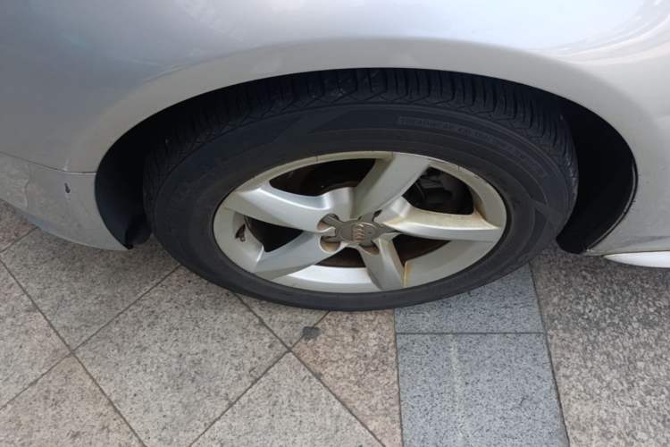 Used Audi A4L 2015 35 TFSI Automatic Standard Model Left Front Wheel Hub