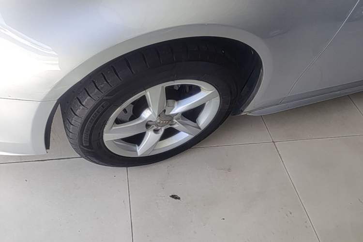 Used Audi A4L 2015 35 TFSI Automatic Standard Model Left Front Wheel Hub