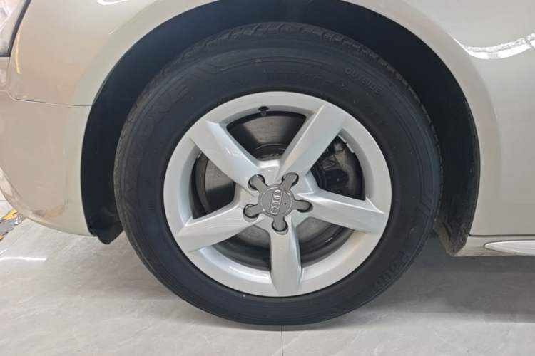 Used Audi A4L 2015 35 TFSI Automatic Standard Model Left Front Wheel Hub