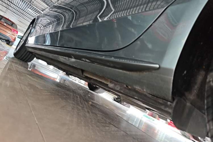 Used Audi A4L 2015 35 TFSI Automatic Standard Model Left Side Sill
