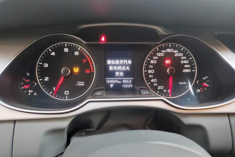 Used Audi A4L 2015 35 TFSI Automatic Standard Model Odometer Close Up