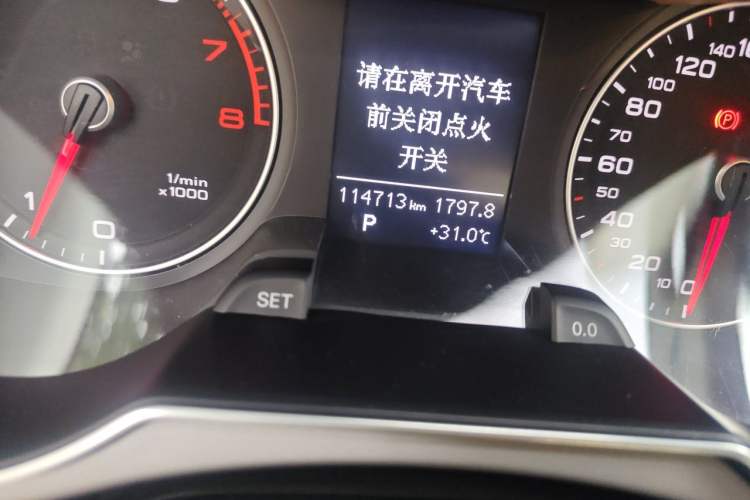 Used Audi A4L 2015 35 TFSI Automatic Standard Model Odometer Close Up
