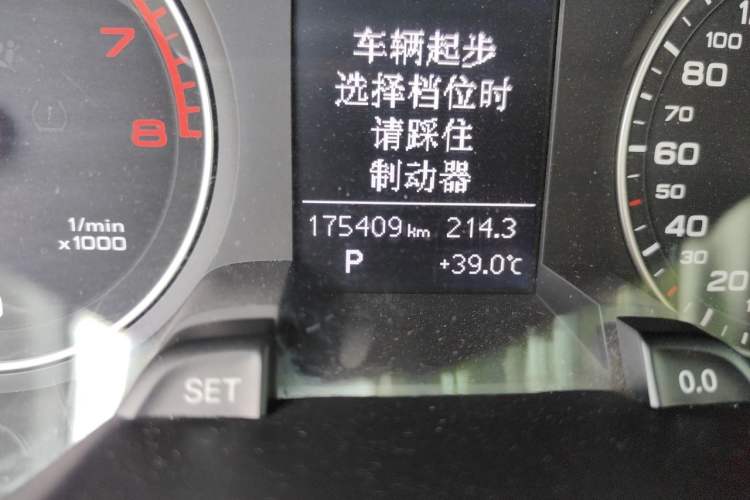 Used Audi A4L 2015 35 TFSI Automatic Standard Model Odometer Close Up