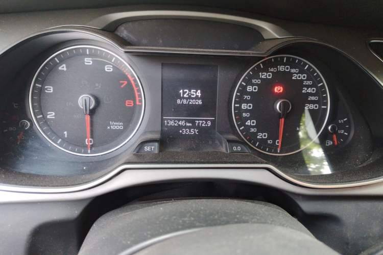 Used Audi A4L 2015 45 TFSI quattro Individual Sport Edition Odometer Close Up