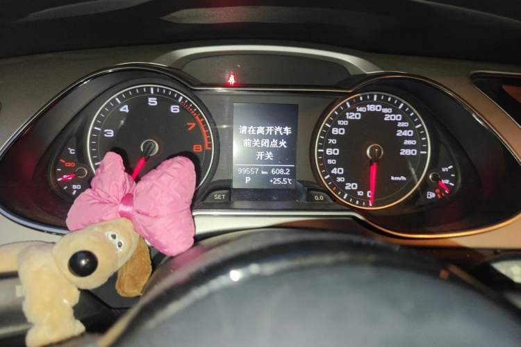Used Audi A4L 2015 45 TFSI quattro Individual Sport Edition Odometer Close Up