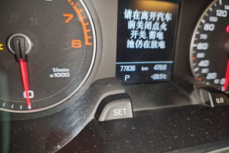 Used Audi A4L 2015 35 TFSI Automatic Technology Model Odometer Close Up