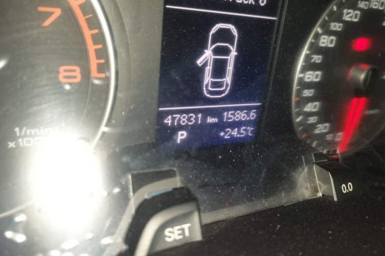Used Audi A4L 2015 35 TFSI Automatic Comfort Model Odometer Close Up