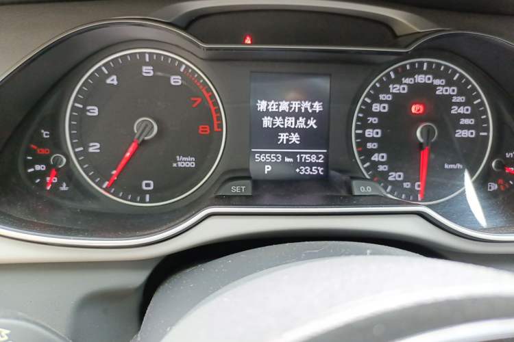 Used Audi A4L 2015 35 TFSI Automatic Comfort Model Odometer Close Up