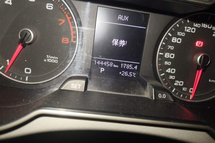 Used Audi A4L 2015 35 TFSI Automatic Comfort Model Odometer Close Up