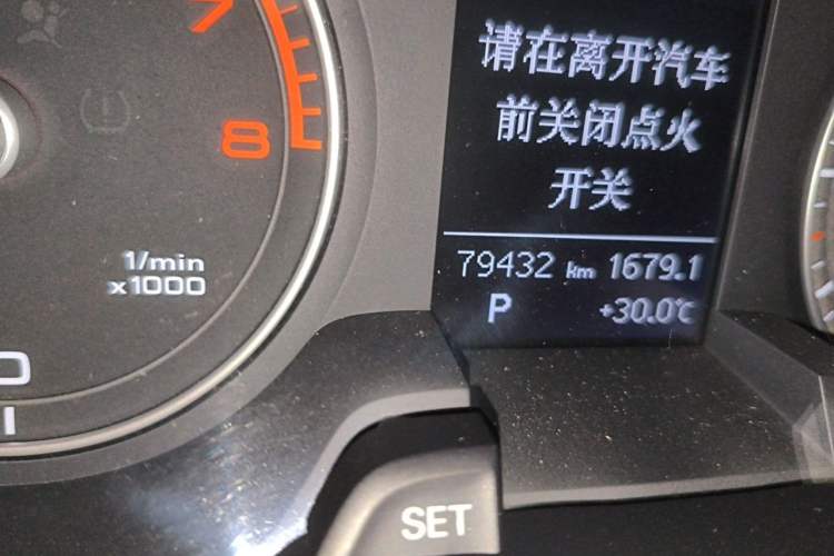 Used Audi A4L 2015 35 TFSI Automatic Standard Model Odometer Close Up