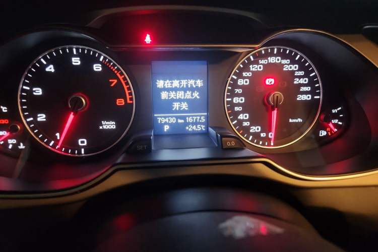Used Audi A4L 2015 35 TFSI Automatic Standard Model Odometer Close Up