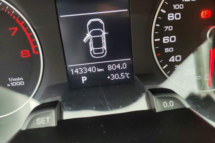 Used Audi A4L 2015 35 TFSI Automatic Standard Model Odometer Close Up