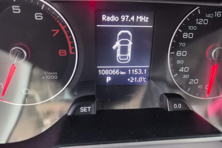 Used Audi A4L 2015 35 TFSI Automatic Comfort Model Odometer Close Up