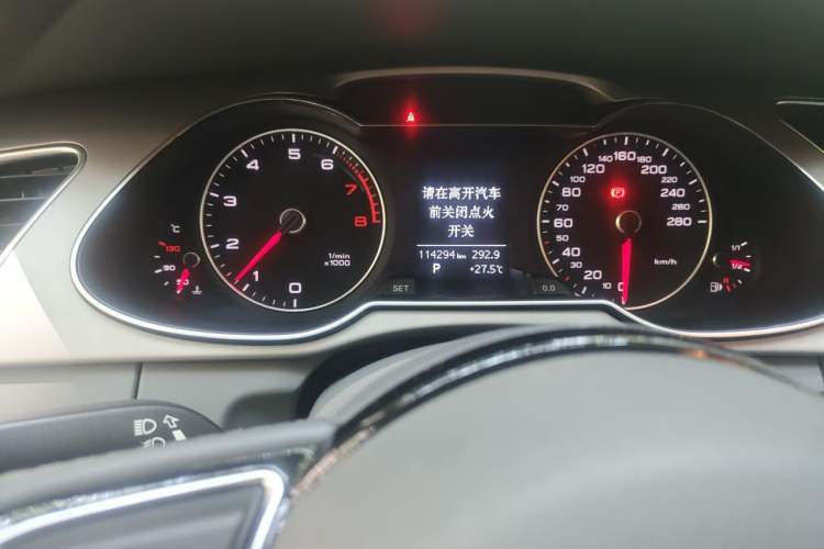 Used Audi A4L 2015 35 TFSI Automatic Comfort Model Odometer Close Up